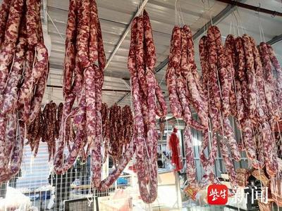 日灌香肠千余斤 镇江宝堰夫妻的肉制品销售传奇